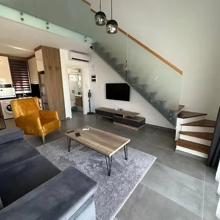 Iskelede Denize Sifir Havuzlu Sitede Loft 1+1