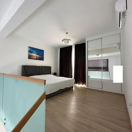 Iskelede Denize Sifir Havuzlu Sitede Loft 1+1 Apartament